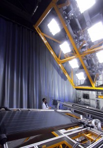 Banc d’ensoleillement artificiel pour test de performances des capteurs solaires thermiques.